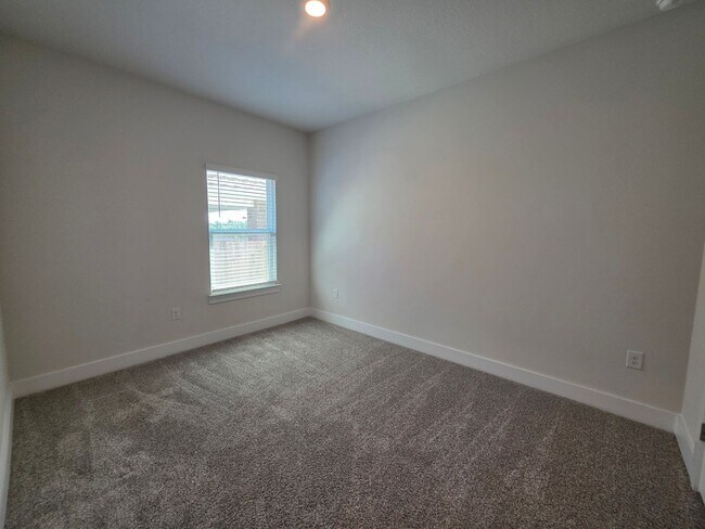 Building Photo - 5839 Sargassum Ln