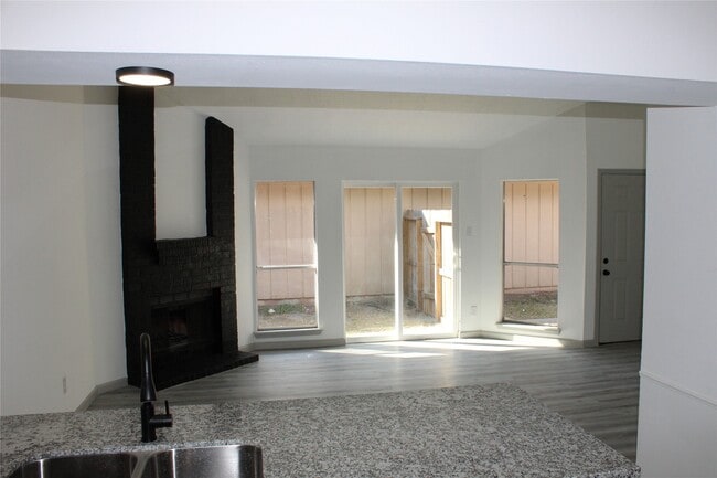 Building Photo - 9211 Golden Meadow Dr