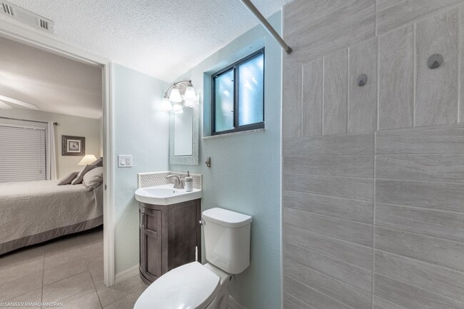 Building Photo - TURNKEY FURNISHED RENTAL ON GOLF COURSE. GROUND FLOOR UNIT