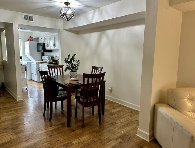 Building Photo - 210 Appleby Dr