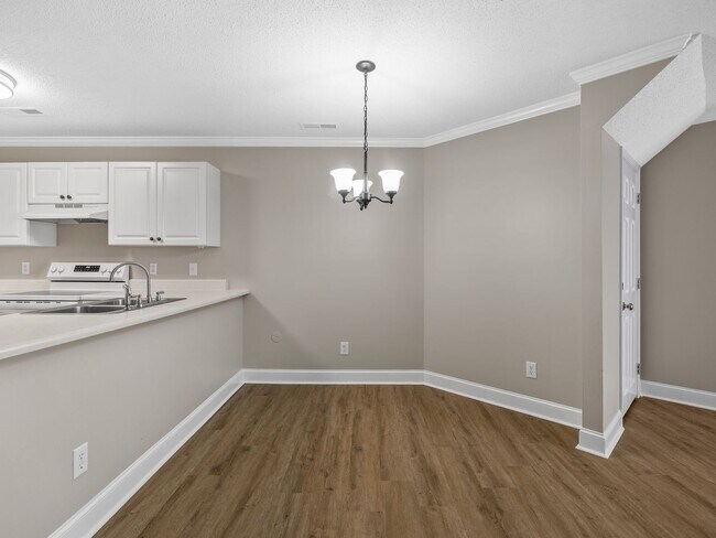 Building Photo - Newly Renovated 2BR, 2.5 BA in Greer SC