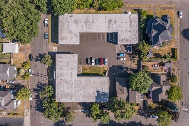 Building Photo - 208 SE 5th Ave