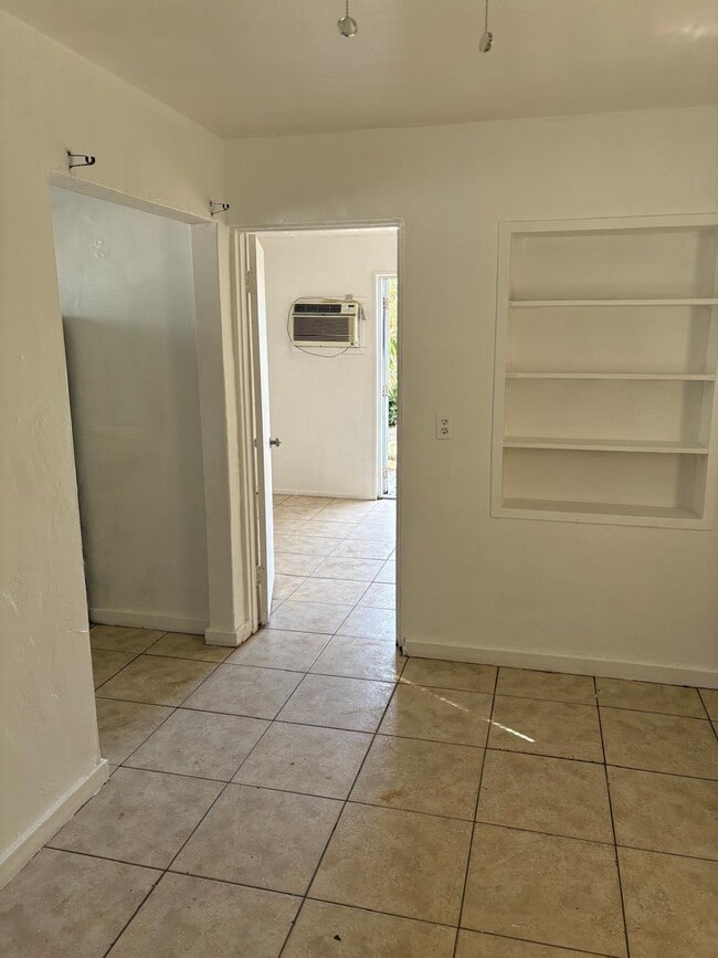 Building Photo - 308 N H ST