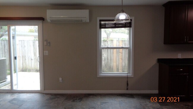 Building Photo - Centrally Located Fort Walton Beach Home with Great Base Accessibility!