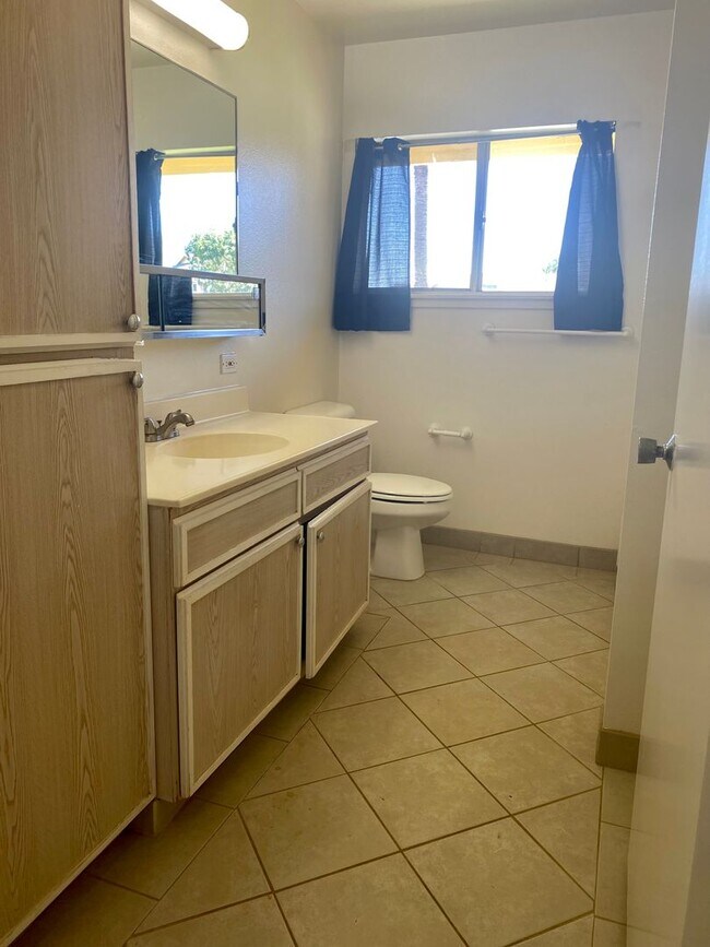 Building Photo - Available Now | 2 Bedroom, 1 Bathroom Apartment w/Scenic View from Enclosed Lanai | Kualana Knoll...