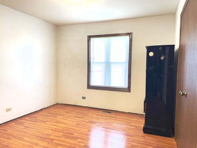 Building Photo - 817 74th St