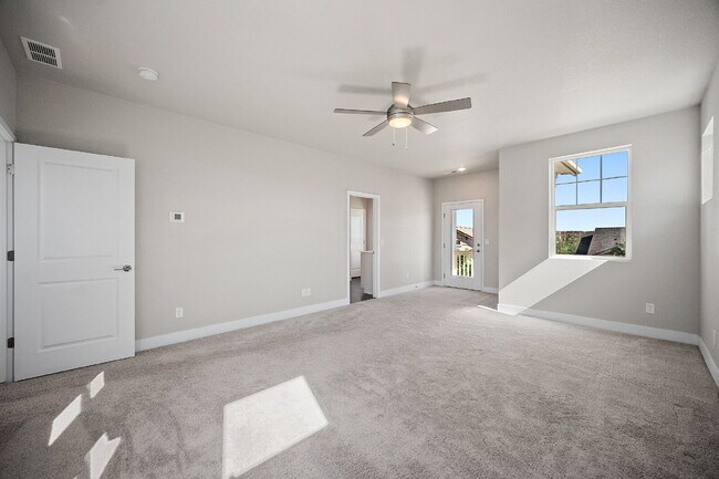 Building Photo - Modern 4 Bedroom, 2 Bathroom Westside Home with Balcony Views of Garden of the Gods!