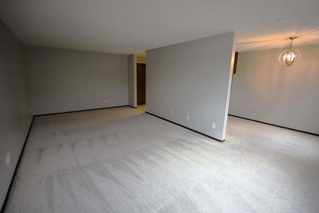 Building Photo - Cedarwood Condos - Cable, Internet & Under...