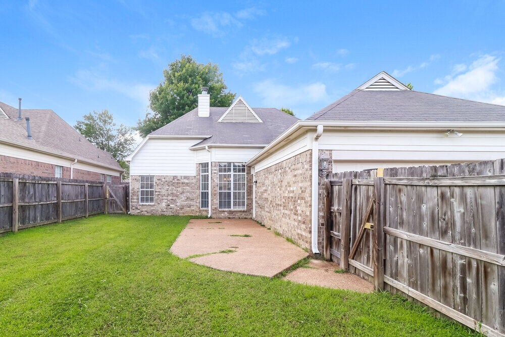 Building Photo - 1112 Averett Ln