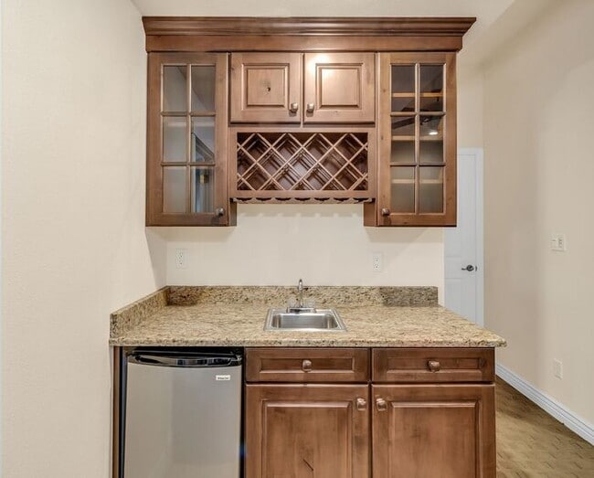 Building Photo - Beautiful and Spacious 4Bd 3.5Bath Home in...