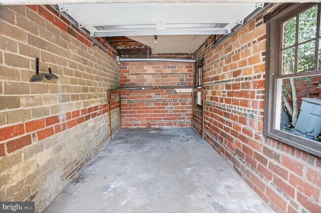 Building Photo - 4705 Hunt Ave