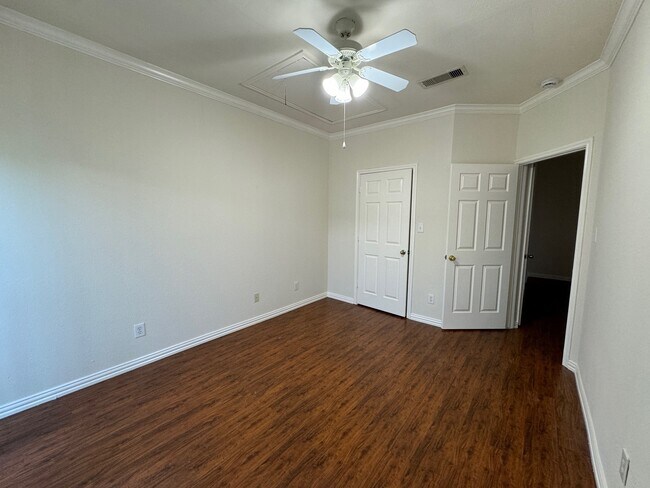 Building Photo - 9400 Bellaire Blvd