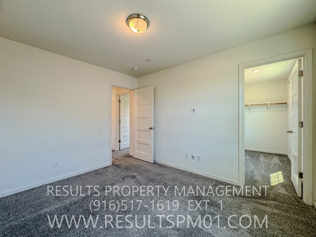 Building Photo - Luxury at great price! Looks like a model!...