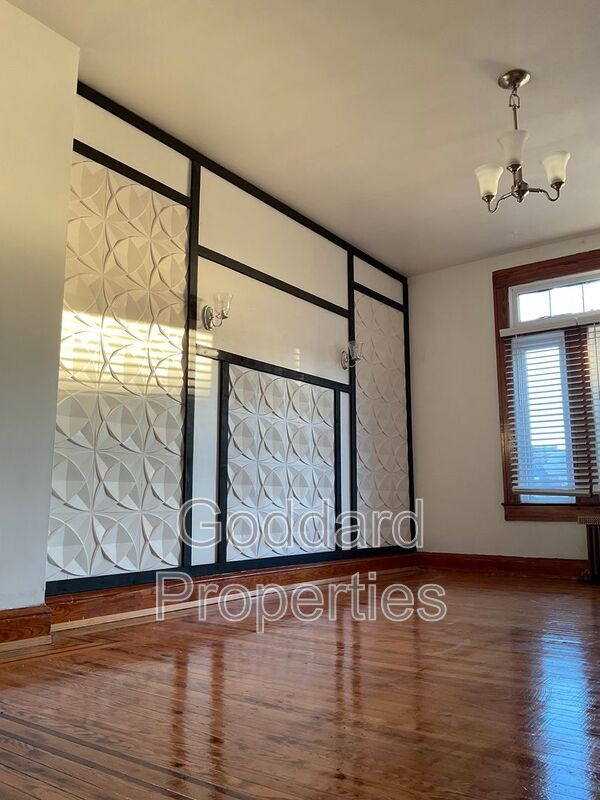 Building Photo - 4320 Sheldon Ave