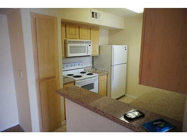 Building Photo - Cozy 1 Bedroom Condo in SW