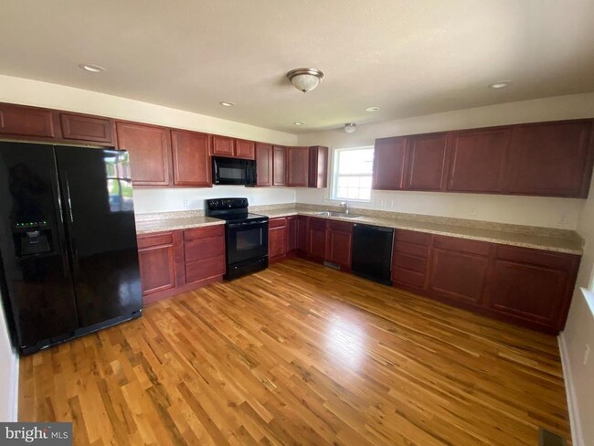 Building Photo - 321 Stickley St