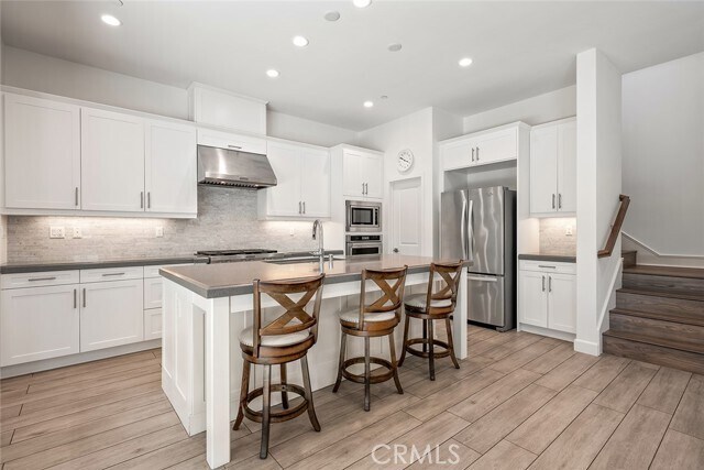 Building Photo - 77 English Saddle