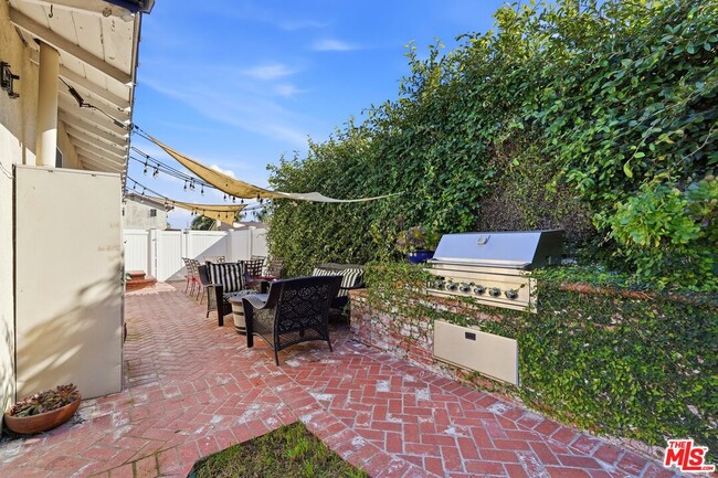 Building Photo - 15203 Yukon Ave