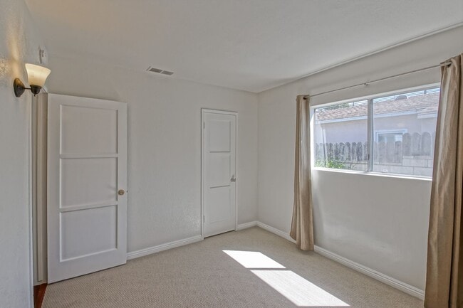 Building Photo - 1x 3906-3908