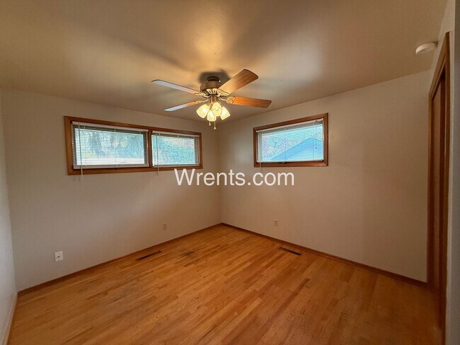 Building Photo - Now Available: Spacious 4-Bed, 2-Bath Home in Town & Country