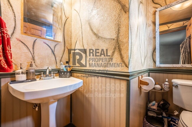 Building Photo - 531 E Milt Dr