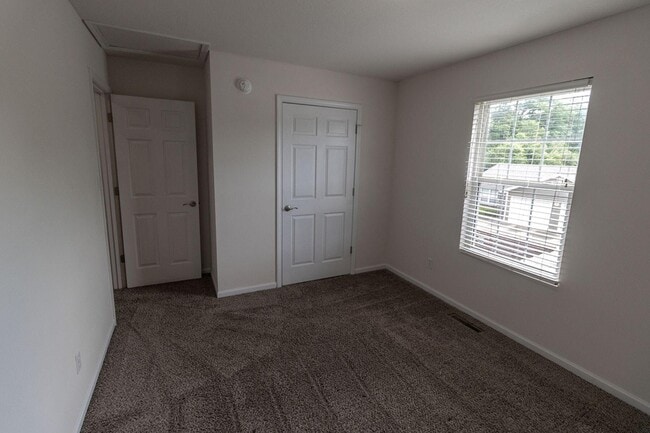 Building Photo - 3300 E St Charles Rd