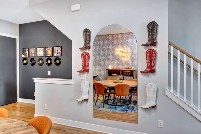 Building Photo - 2716 Delaware Ave