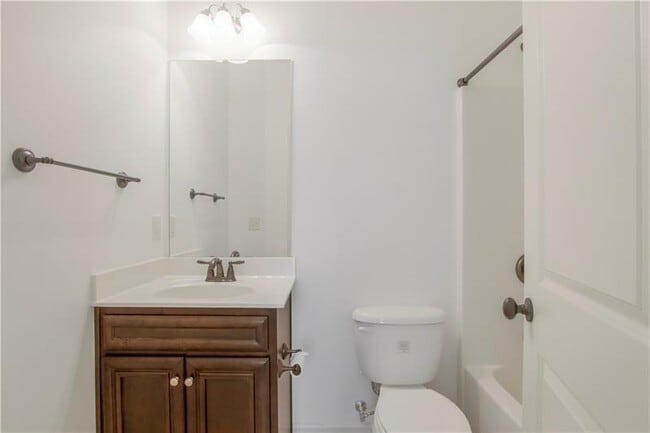 Building Photo - 3382 Vintage Cir SE
