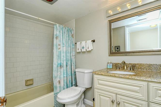 Guest Bath - 3514 Richwood Link