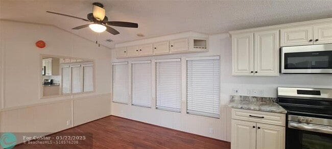 Building Photo - 5362 SE 65th Ave