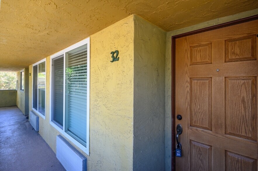 Building Photo - 1681 Bayview Heights Dr