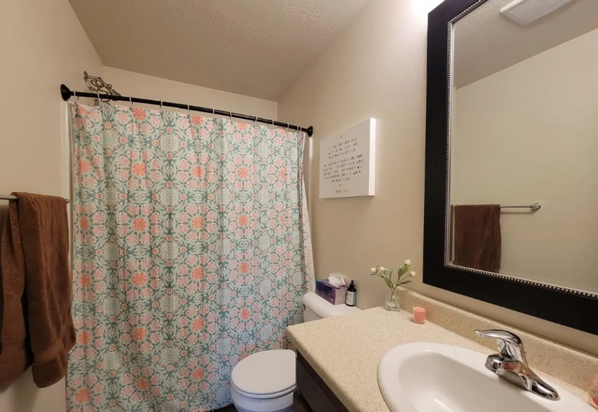 Building Photo - 8016 W Vista Park St