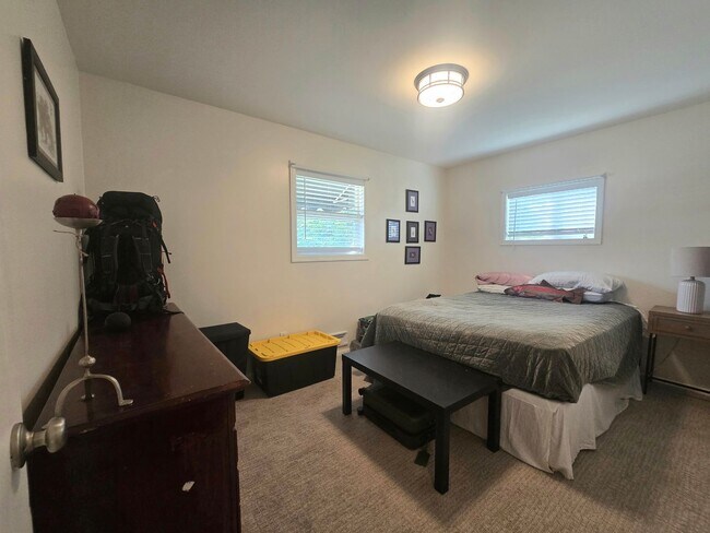 Building Photo - Spacious 4 Bedroom Home with Fenced Yard +...