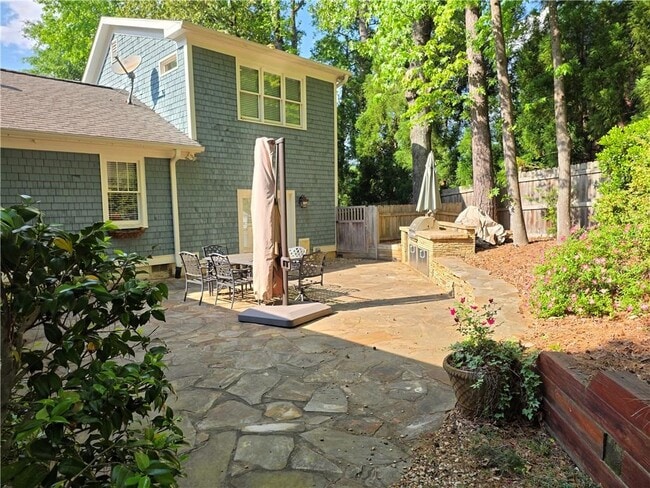 Building Photo - 2076 Anderson Dr SE