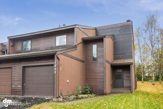 Building Photo - Furnished 3bed/1.5 bath near shopping and more!