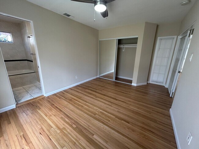 Building Photo - Bright & Sunny 3 Bed, 2 Bath Home – Just 4 Blocks from the Beach & Bay!