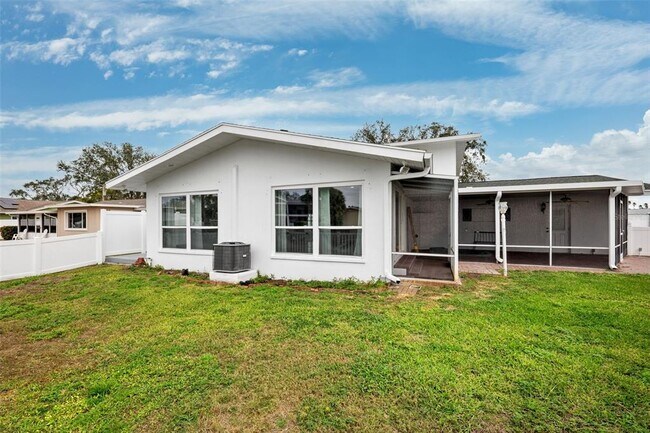 Building Photo - 4000 14th Way NE