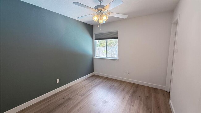 Building Photo - 1207 Darless Dr