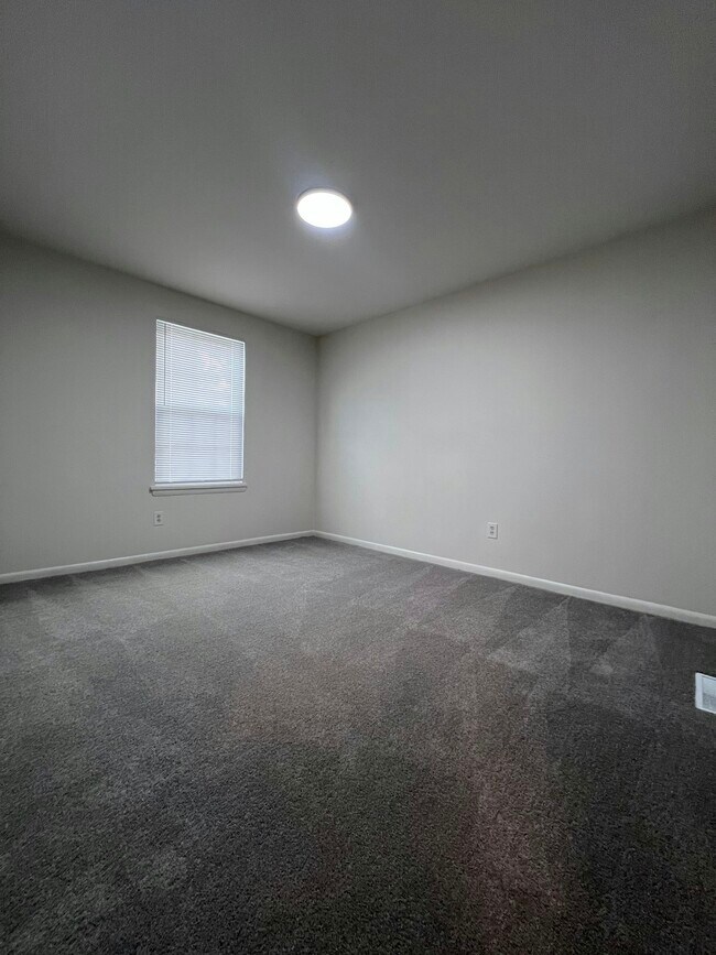 Building Photo - 300 Cedarwood Rd