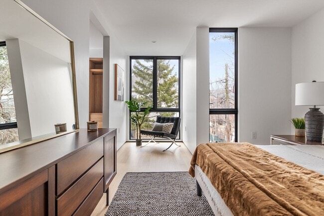 Building Photo - 80 Alpine St