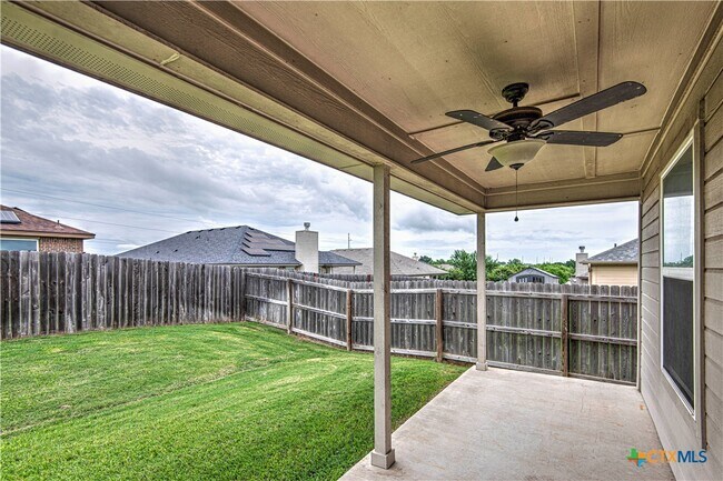 Building Photo - 802 Kendra Dr