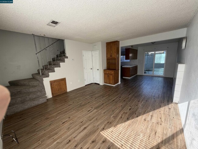 Building Photo - 1648 W N Bear Creek Dr
