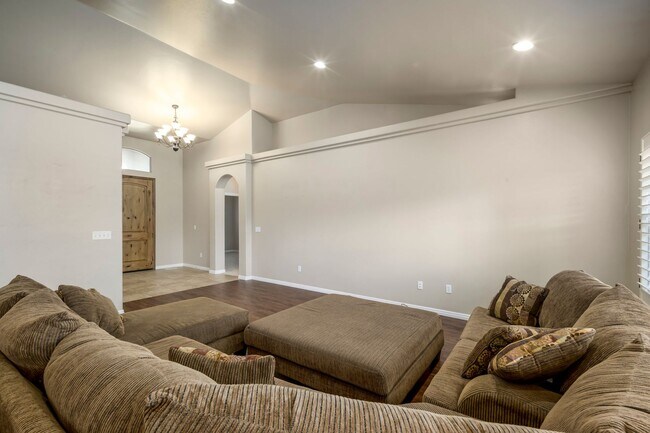 Building Photo - Move-In Ready Upstairs Unit – Available Now