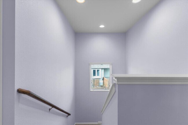 Building Photo - 440 Star Thistle St