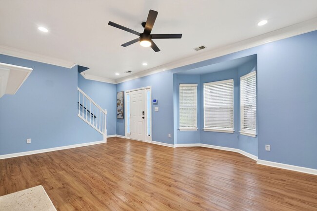 Building Photo - 5495 Hampton Ct