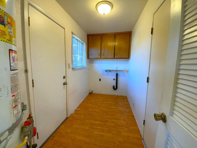 Building Photo - 290 Northwoods Ave