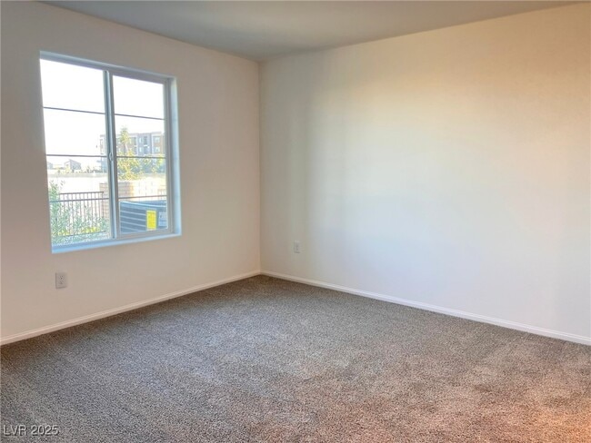 Building Photo - 137 Harmonica Ave