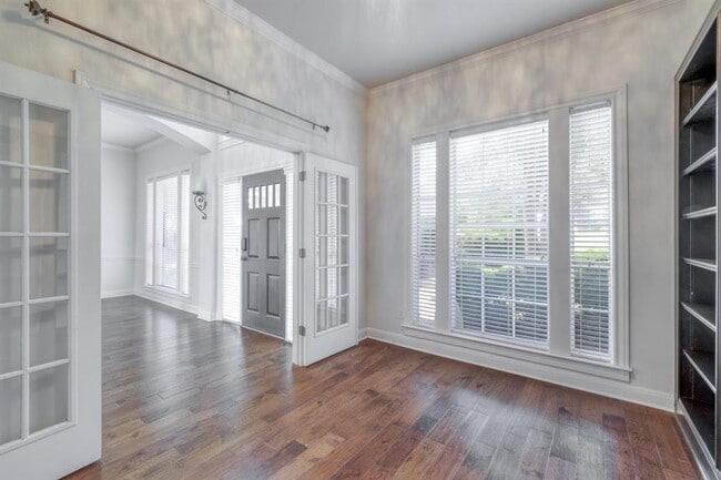 Building Photo - 9215 Spicebrush Dr