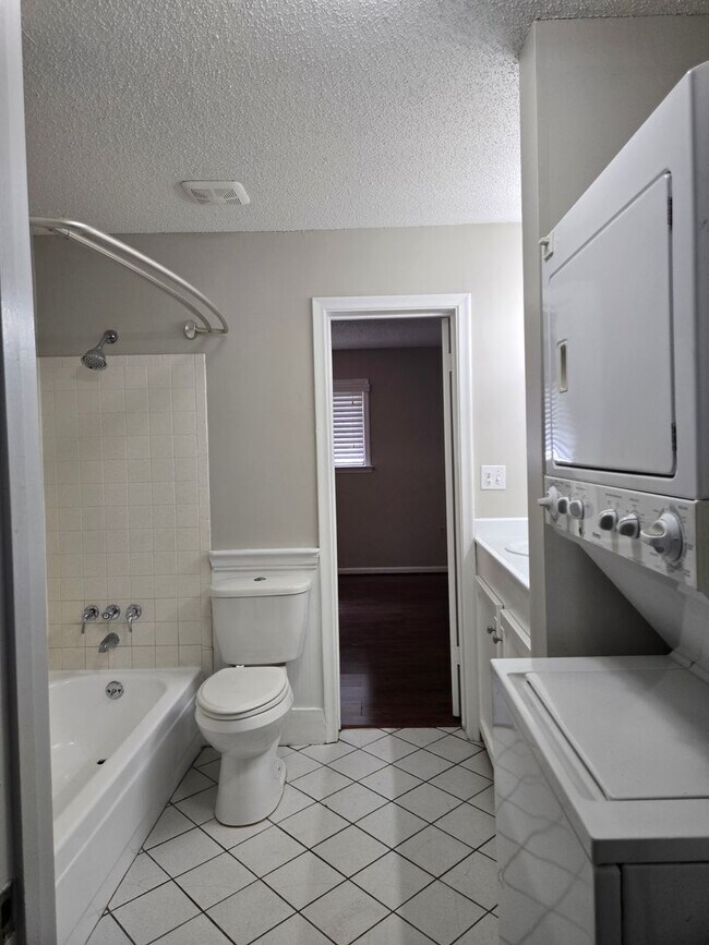 Building Photo - Charming 2-bedroom, 1.5-bath in the desirable Bellamy Forge
