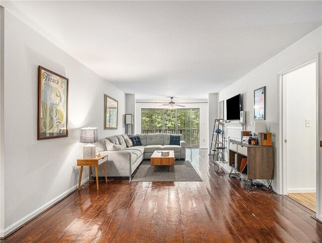 Building Photo - 3307 Pine Heights Dr NE